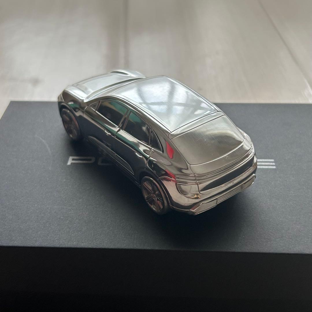 【非売品】ポルシェ マカン　ペーパーウェイト ミニカー　メタル製
