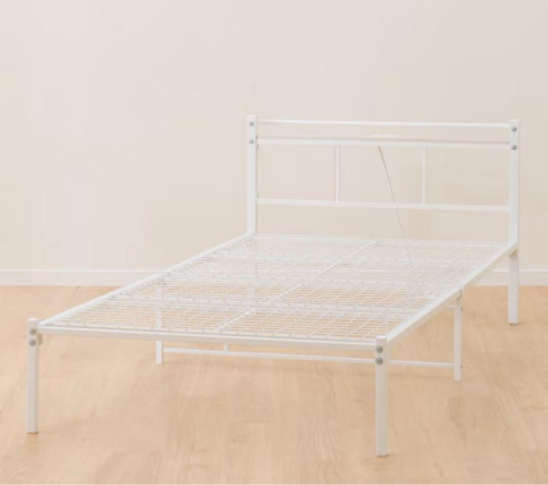 ニトリシングルベッドフレーム（ホワイト）ヘッドボードコンセント付き