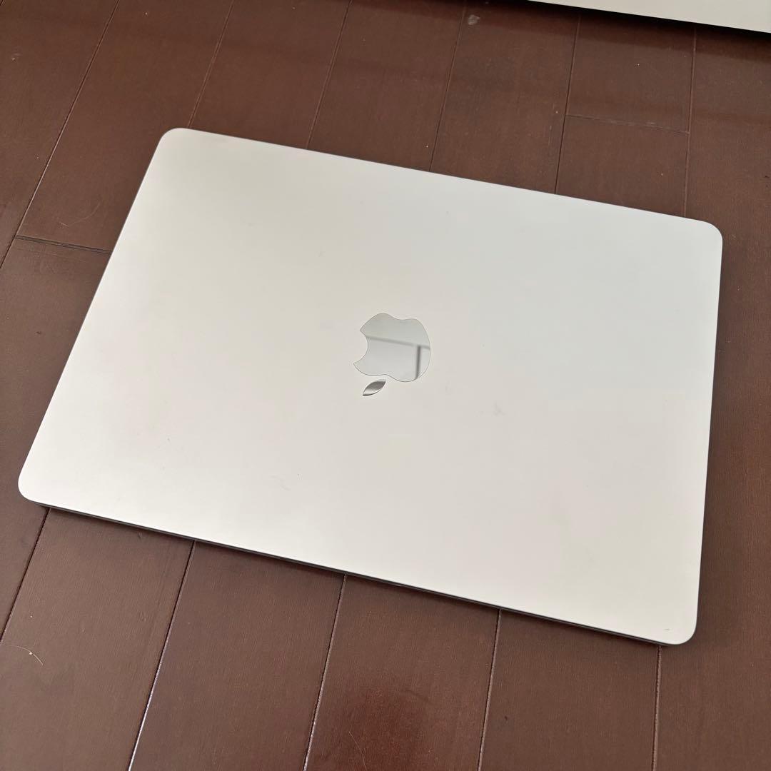 MacBook Air 13.6インチ M2チップ搭載モデル バッテリー100%