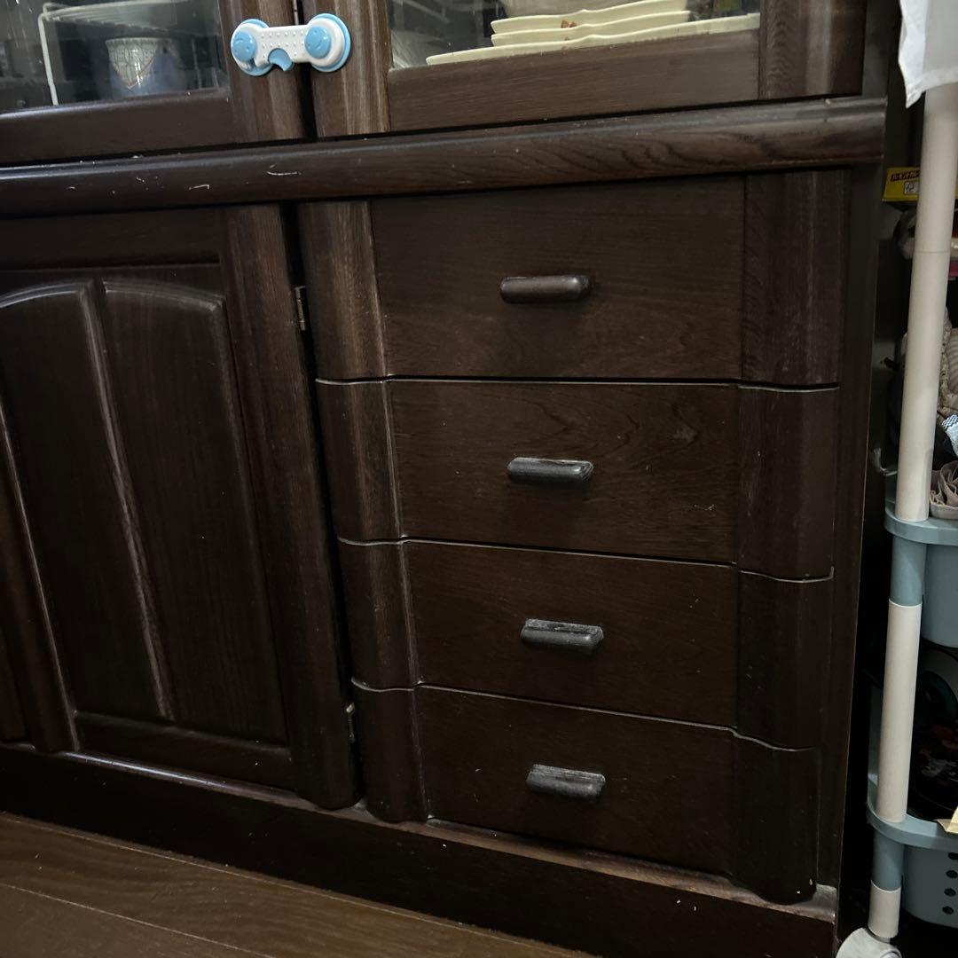 木製キャビネット ダークブラウン ガラス扉付き