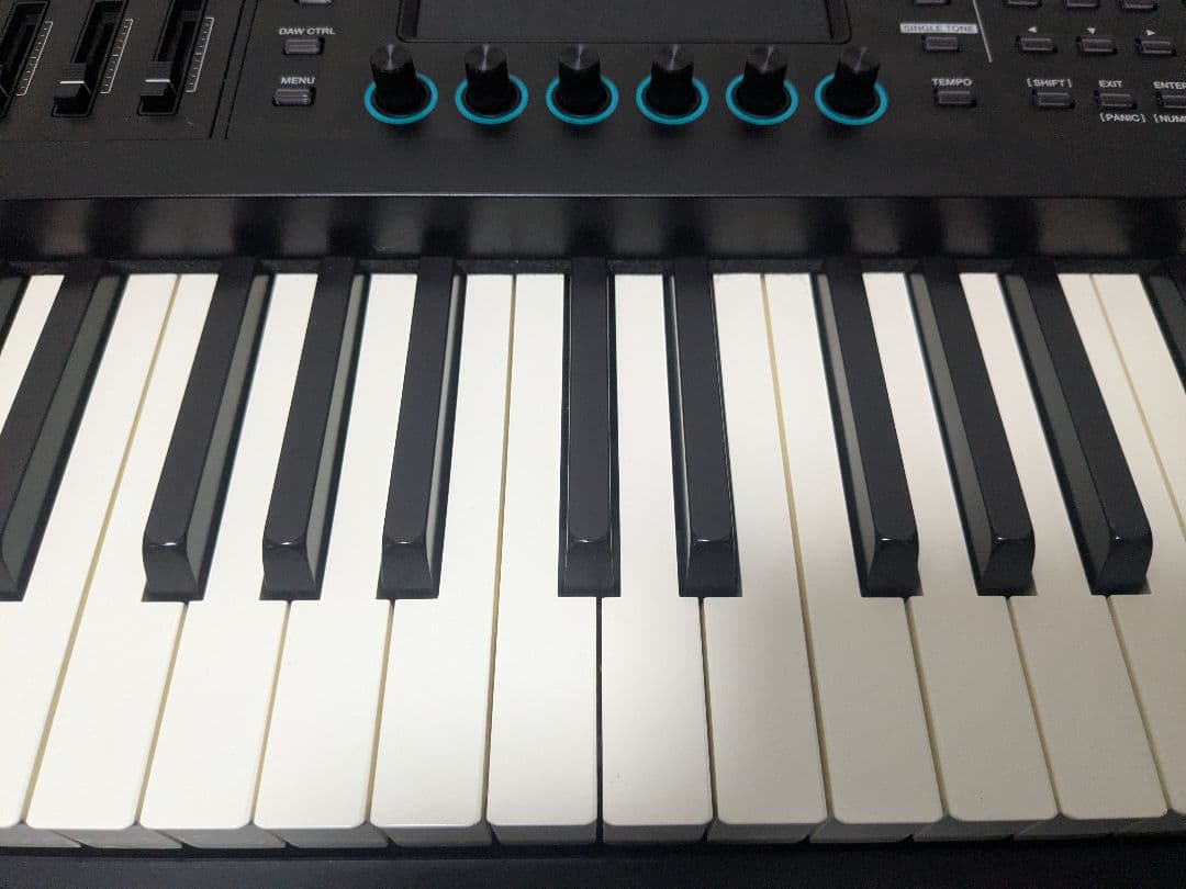 Roland fantom08 88鍵シンセサイザー