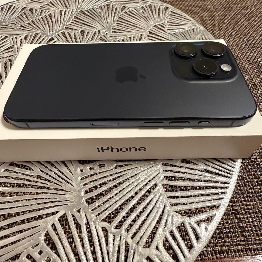Apple iPhone 15 Pro ブルーチタニウム