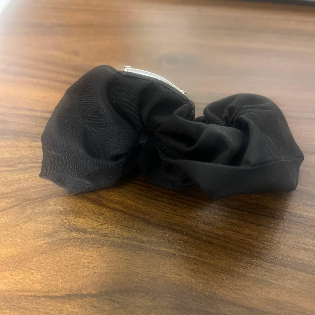 PRADA ベルベットシュシュ