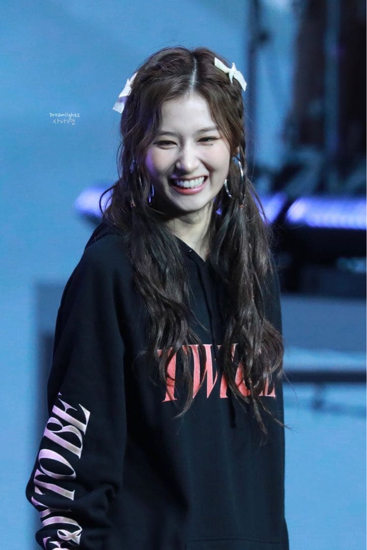 TWICE 5TH WORLD TOUR READY TO BE パーカー