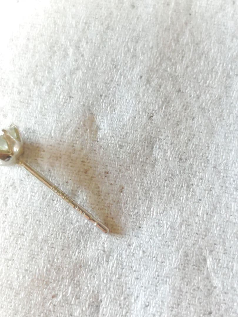 天然一粒ダイアモンドピアス0,3カラット（0,15カラットが2個）プラチナ900