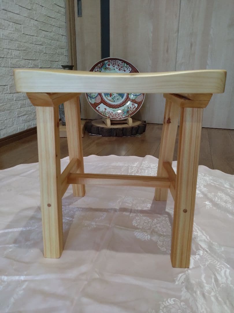 檜の椅子(89)　緑❕　座面を座りやすく削り上げ、つるつるに仕上げ❕