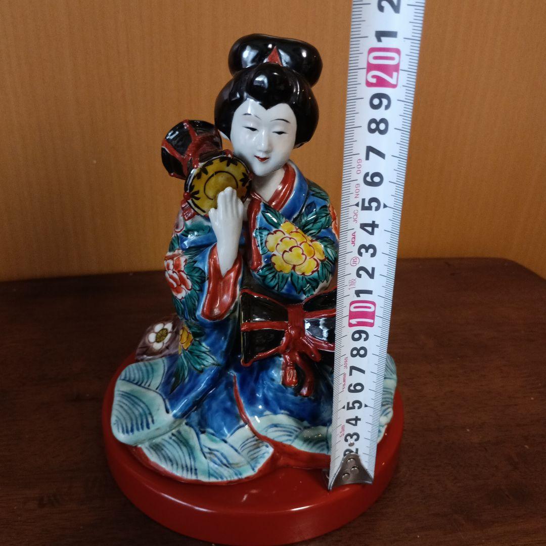 鼓を打つ舞妓さん　九谷焼　陶磁器 置物