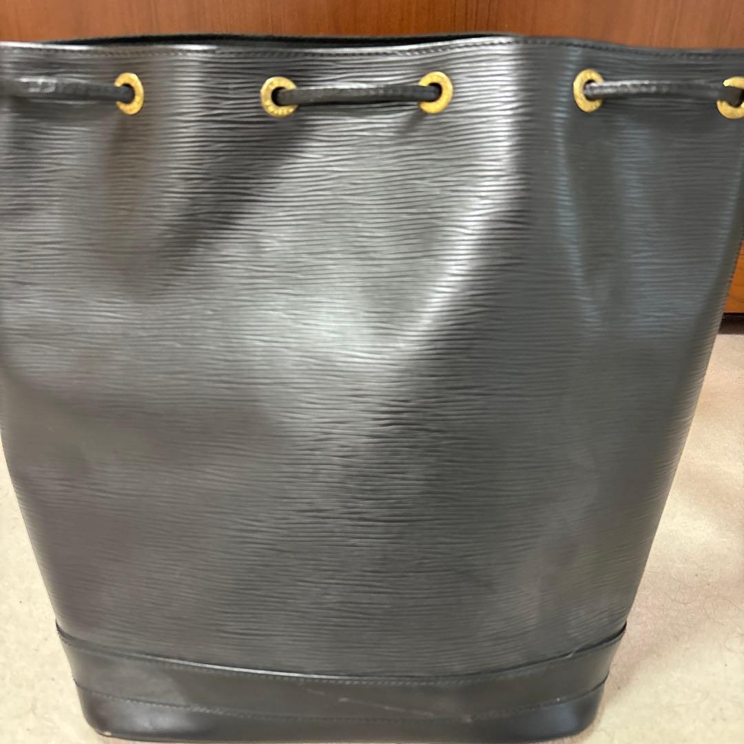 Louis Vuitton エピレザー バケットバッグ