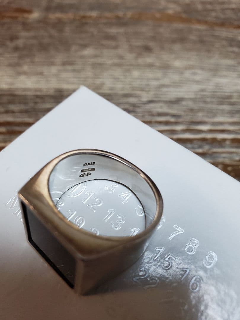 リッケンバッカー　マルジェラ　オニキス　スクエア　リング