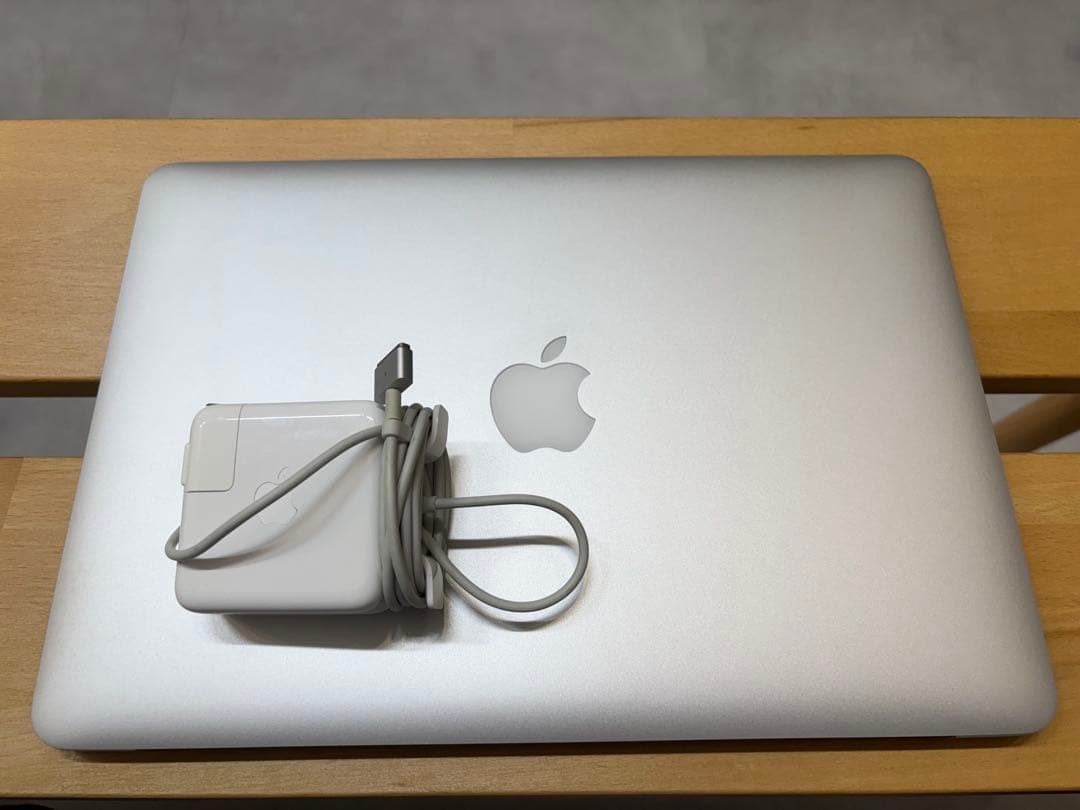 MacBook Air 13インチ 2013年モデル　純正充電アダプター付