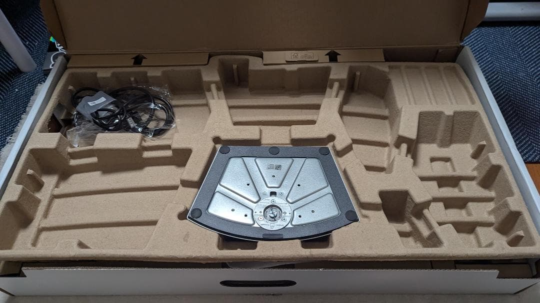 DELL 4Kディスプレイ S2722QC