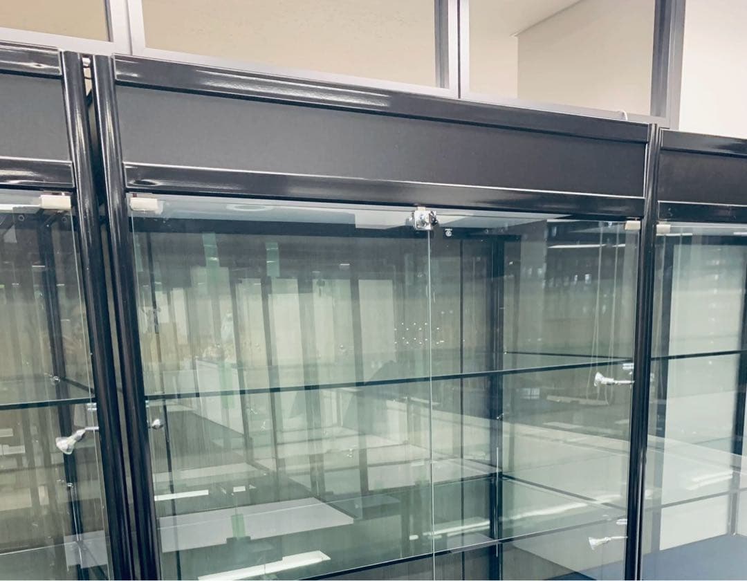 特注展示用高級LEDライト付き鍵付／2枚棚／強化ガラスショーケース