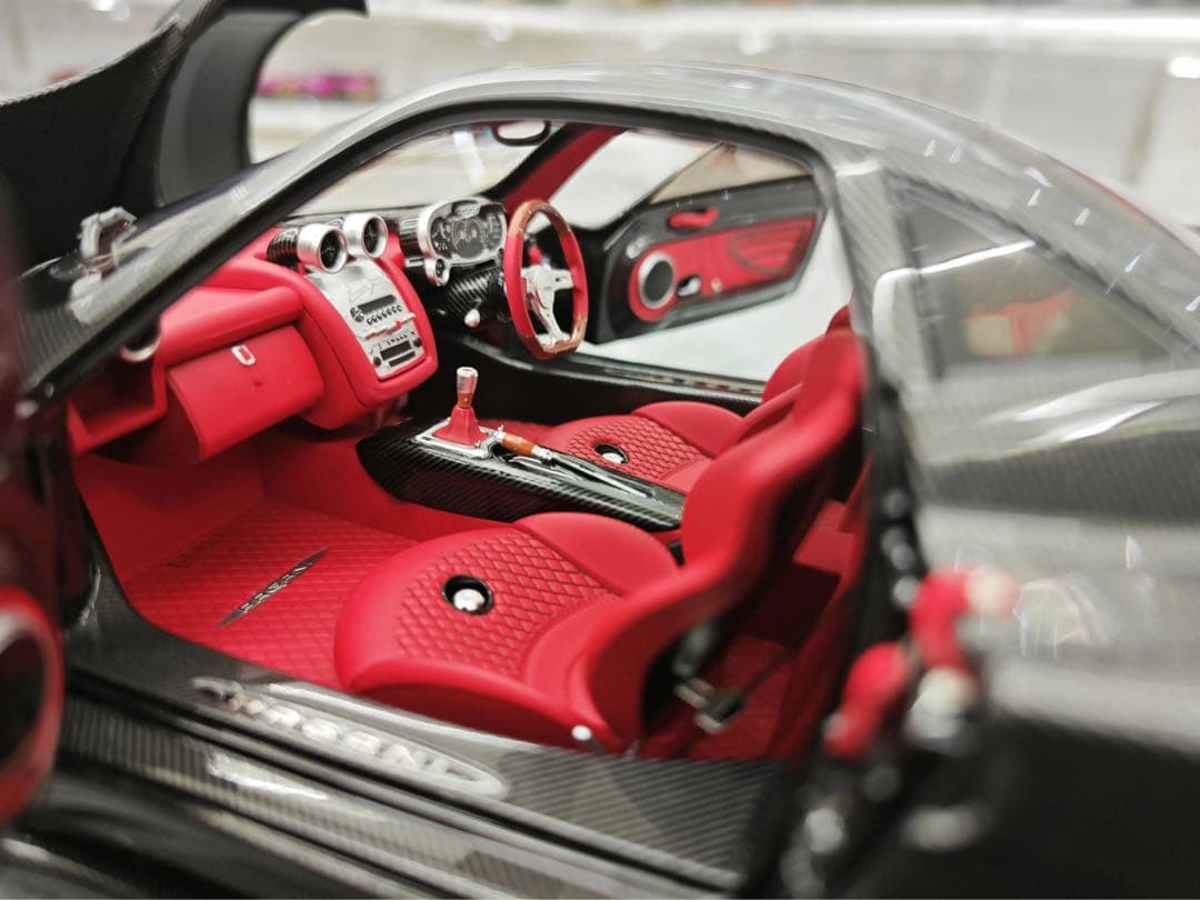 Almost Real 1/18 パガーニ ゾンダ ブラックカーボン 当日発送