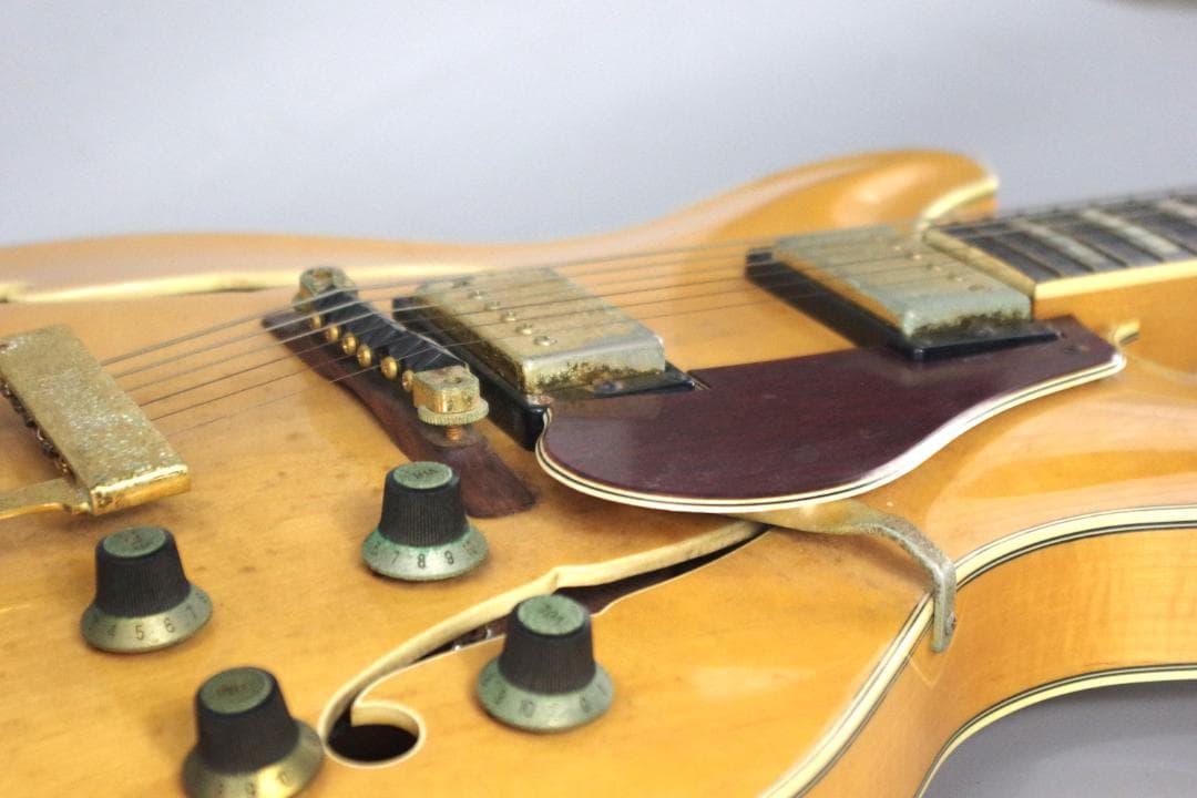 YAMAHA セミアコエレキギター