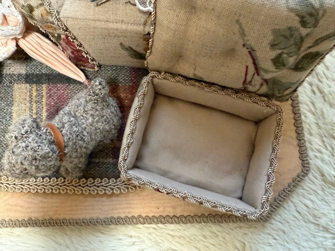 マニー Many オタンジャディス アンティークベア ソファー小物入れ