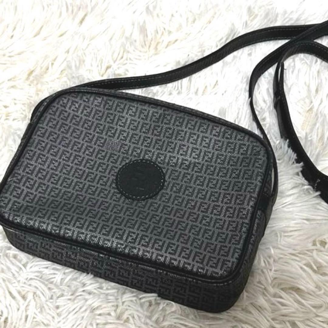 美品　FENDI ズッキーノ　FF柄　カメラバッグ　ショルダーバッグ　グレー