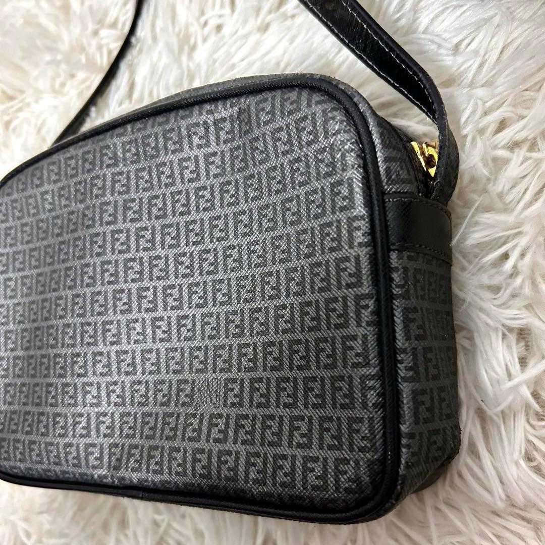 美品　FENDI ズッキーノ　FF柄　カメラバッグ　ショルダーバッグ　グレー