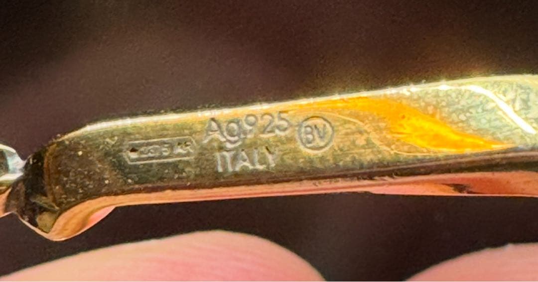 BOTTEGA VENETA ツイストトライアングルフープピアス　ゴールド