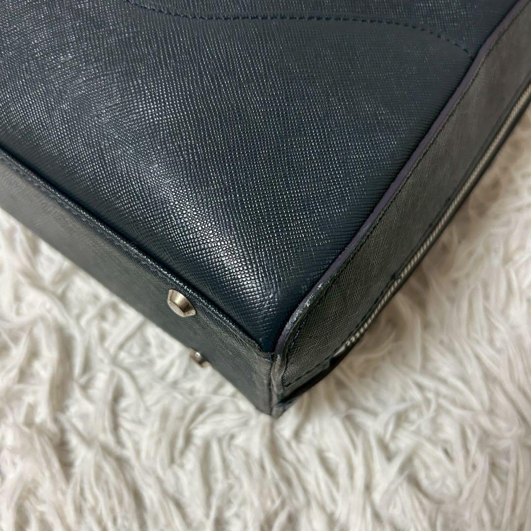 ペッレモルビダ キャピターノ ブリーフケース　ビジネスバッグ