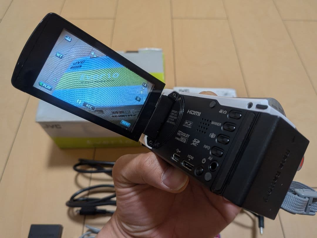 美品 JVC GZ-HM133 Everio ビデオカメラ＋予備バッテリー・SD
