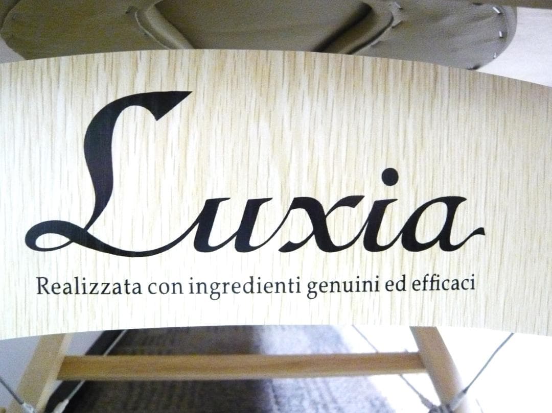 Luxia 高級木製折りたたみリクライニングベッド　 施術ベッド