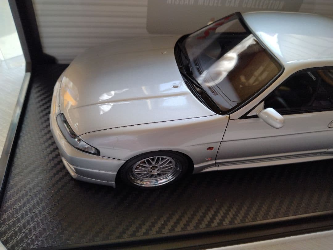 カッキー　1/18 ニッサン スカイライン GT-R BCNR33