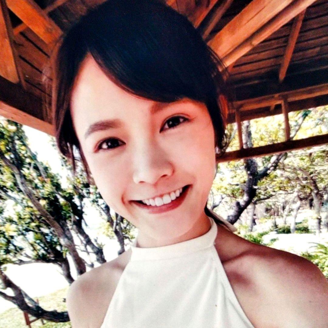 ウー・シンティ直筆サイン入り2Lサイズ写真…Esther Wu