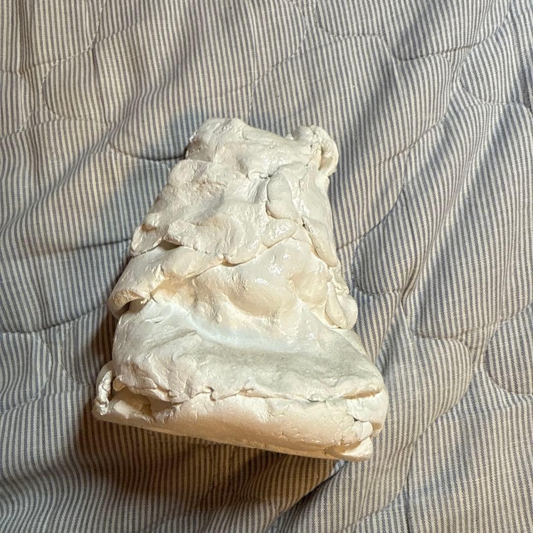 白色粘土のアート作品