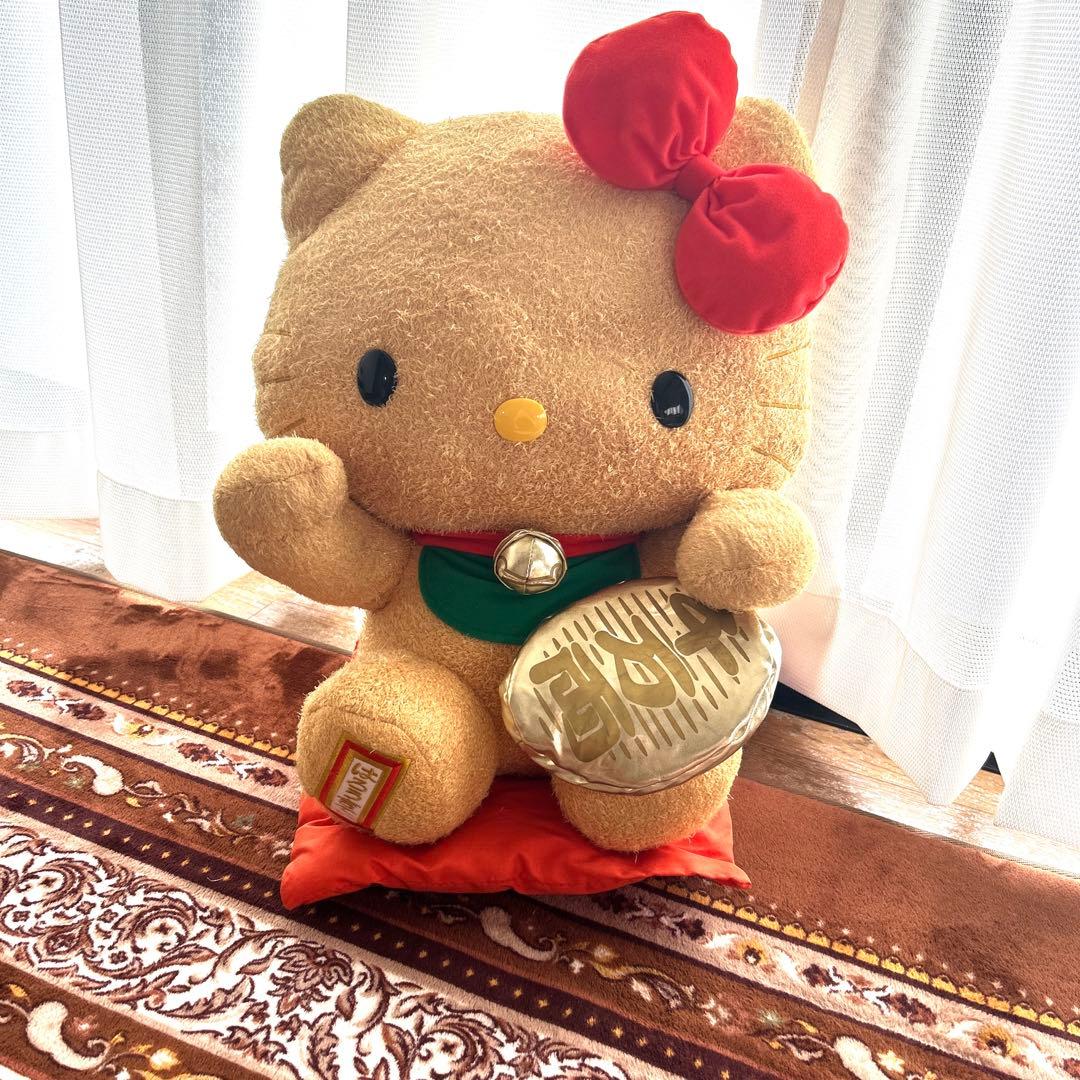 ハローキティ　特大　招き猫　ぬいぐるみ