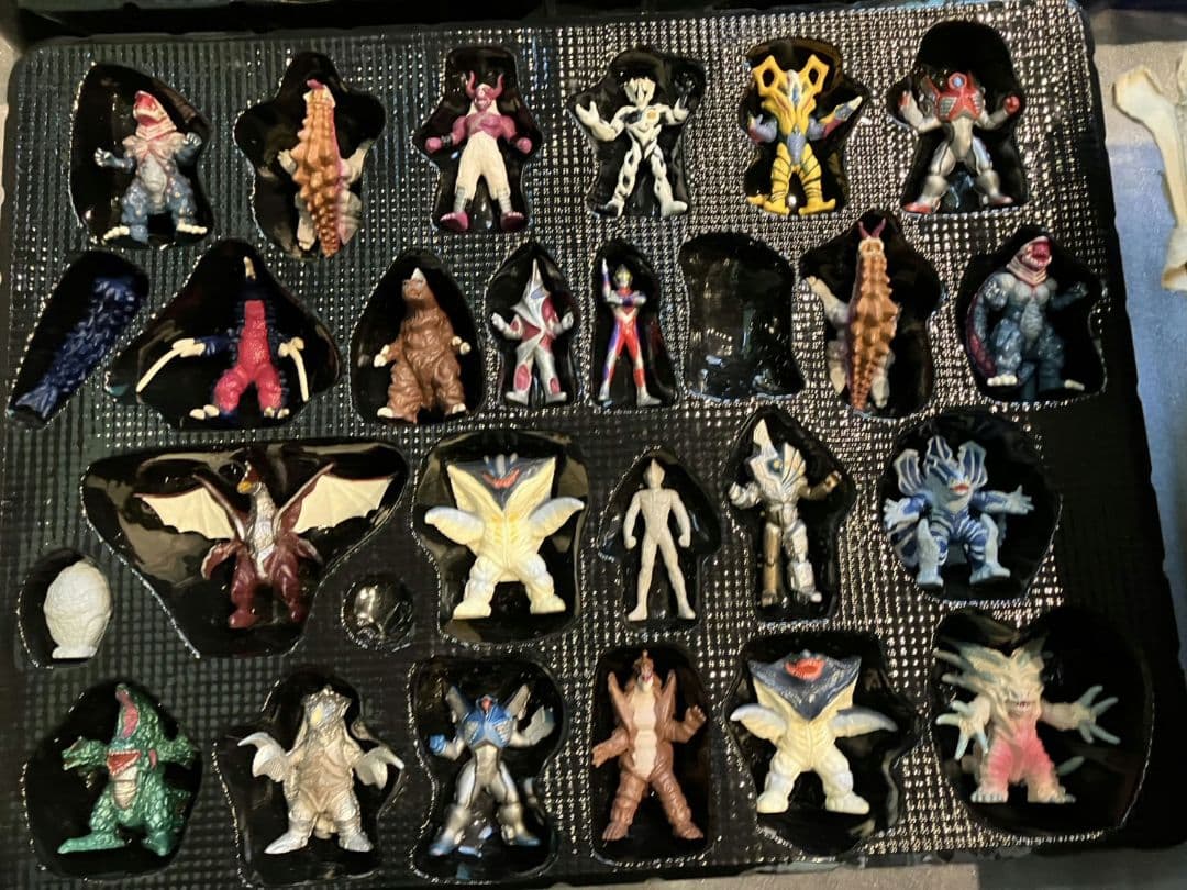 【ウルトラマン　ティガ・ウルトラ　モンスター超全集】3点セット　レア　欠品あり