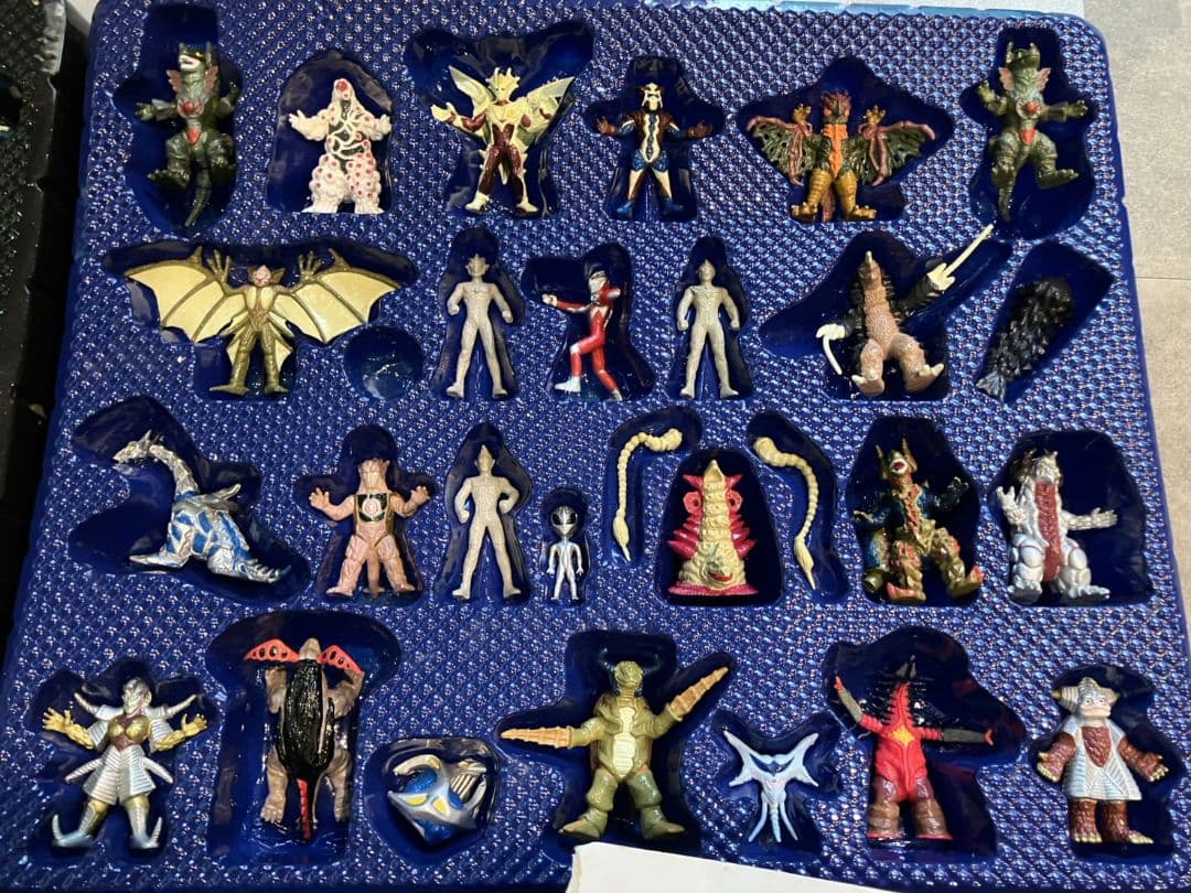 【ウルトラマン　ティガ・ウルトラ　モンスター超全集】3点セット　レア　欠品あり