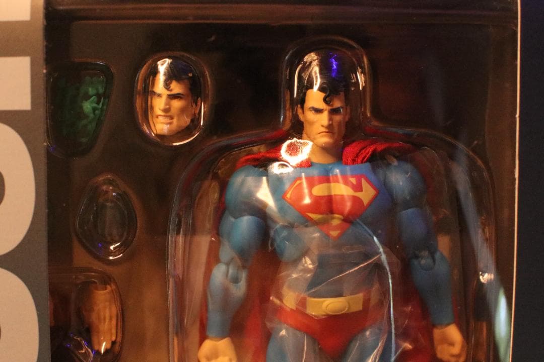 新品未開封MAFEX 117スーパーマン・ハッシュSUPERMAN