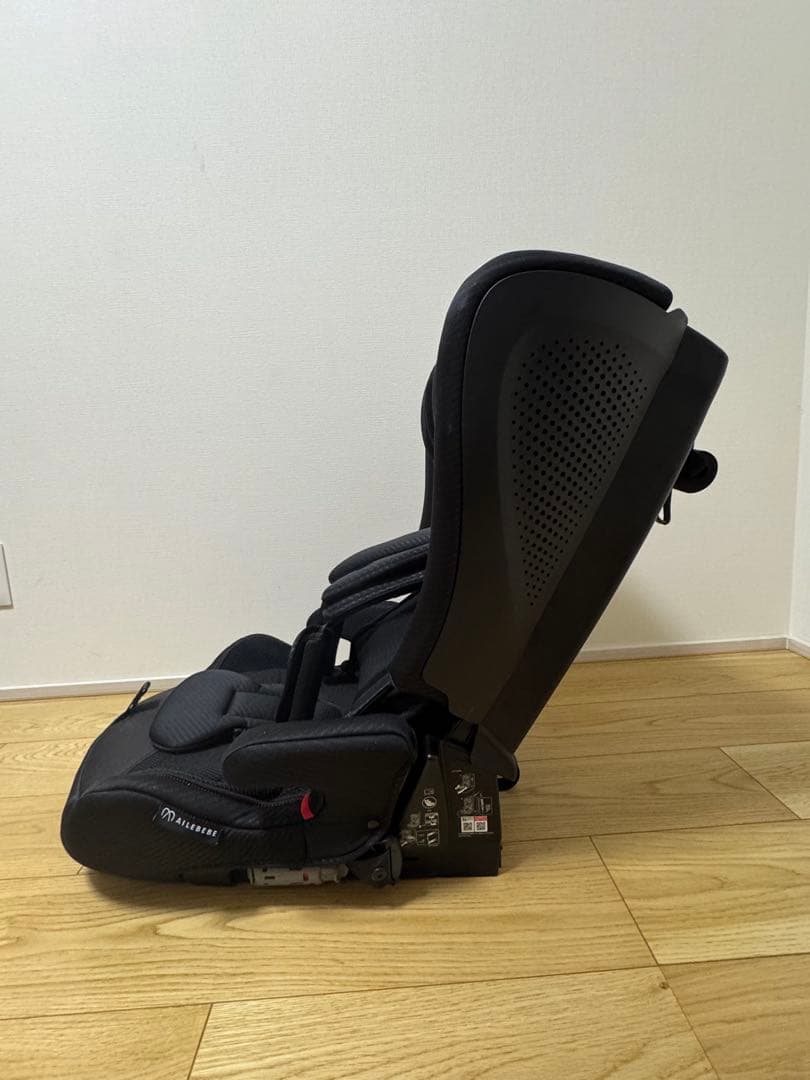 エールベベ パパット グランス ISOFIX ジュニアシート カーボンブラック