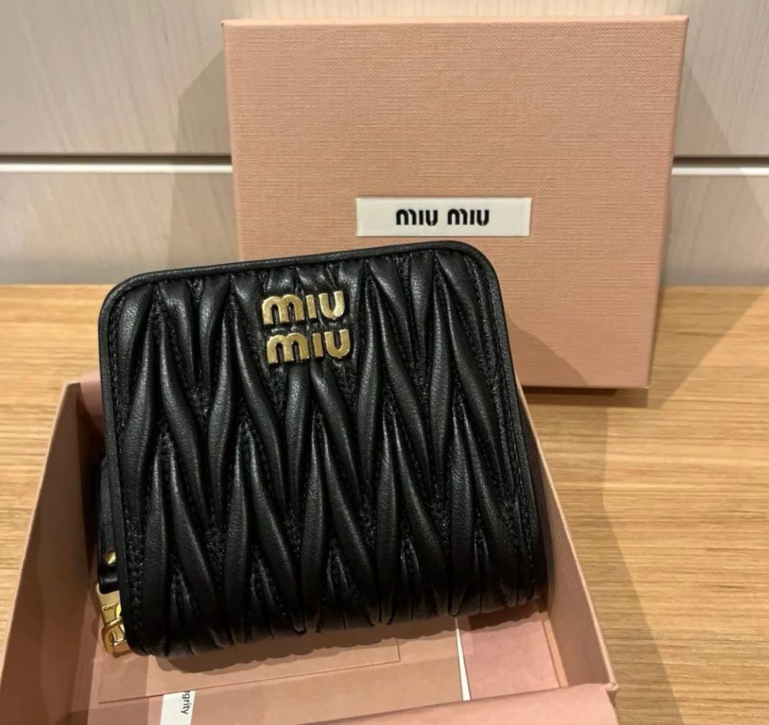 ☆MIU MIU☆ マテラッセ 黒 二つ折り財布 新品未使用品♪
