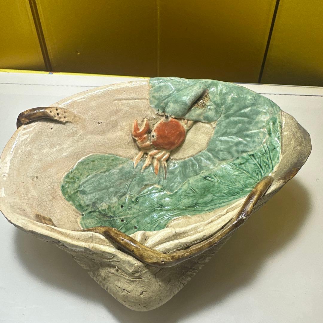 二六焼，楽山焼，水月焼，古董，インテリア，カニと葉の浮彫り陶器皿