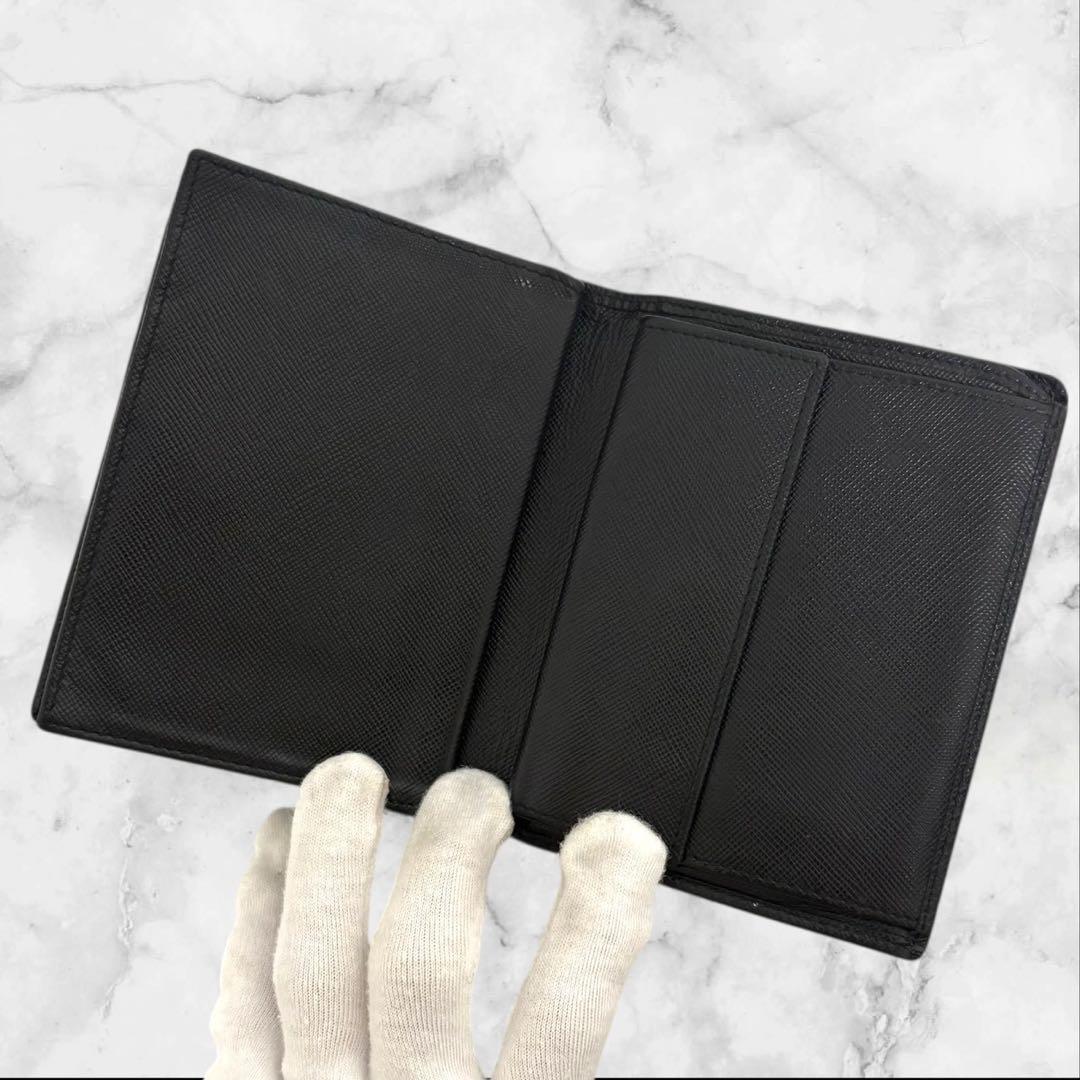 極美品✨ PRADA プラダ 二つ折り財布 サフィアーノ ブラック 三角ロゴ