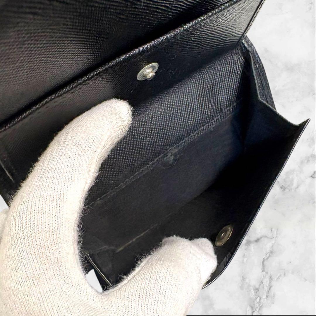 極美品✨ PRADA プラダ 二つ折り財布 サフィアーノ ブラック 三角ロゴ