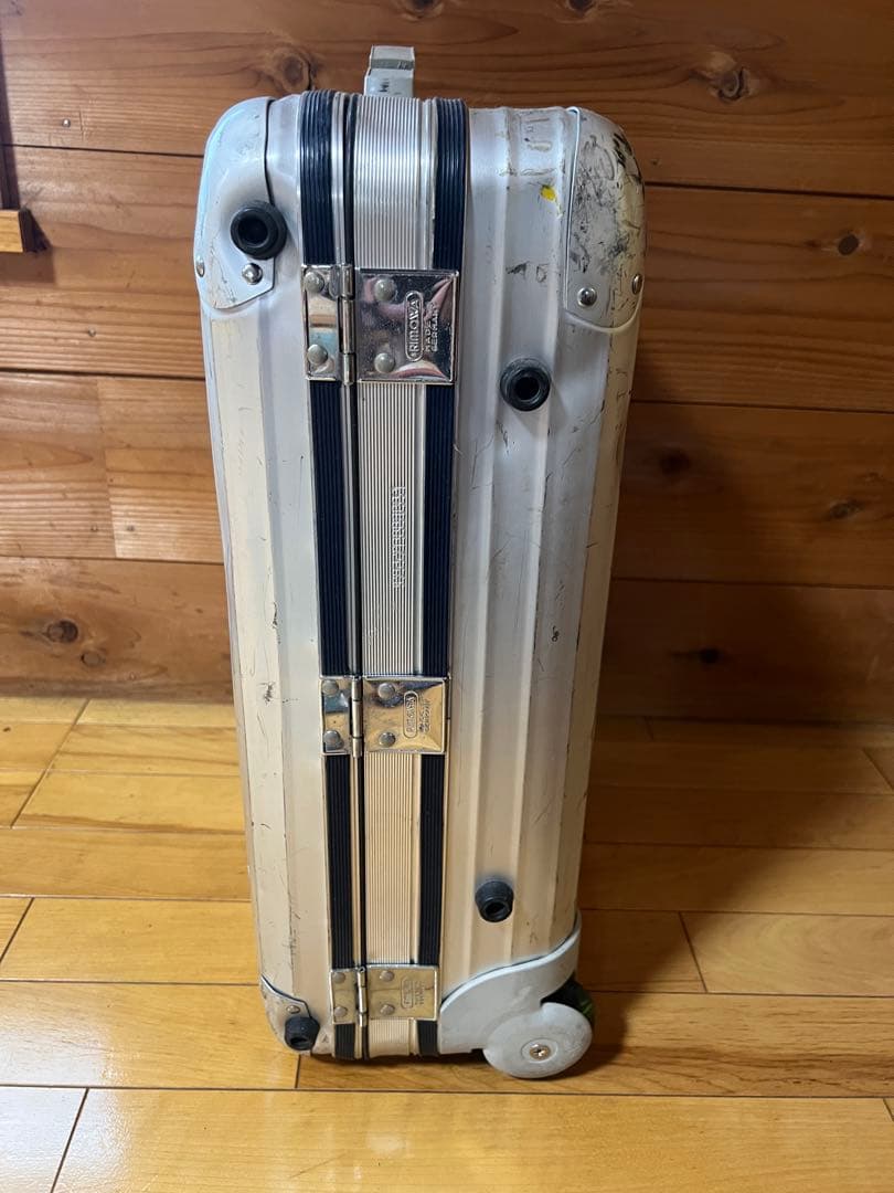 リモワRIMOWA シルバーインテグラル スーツケース 機内持ち込み