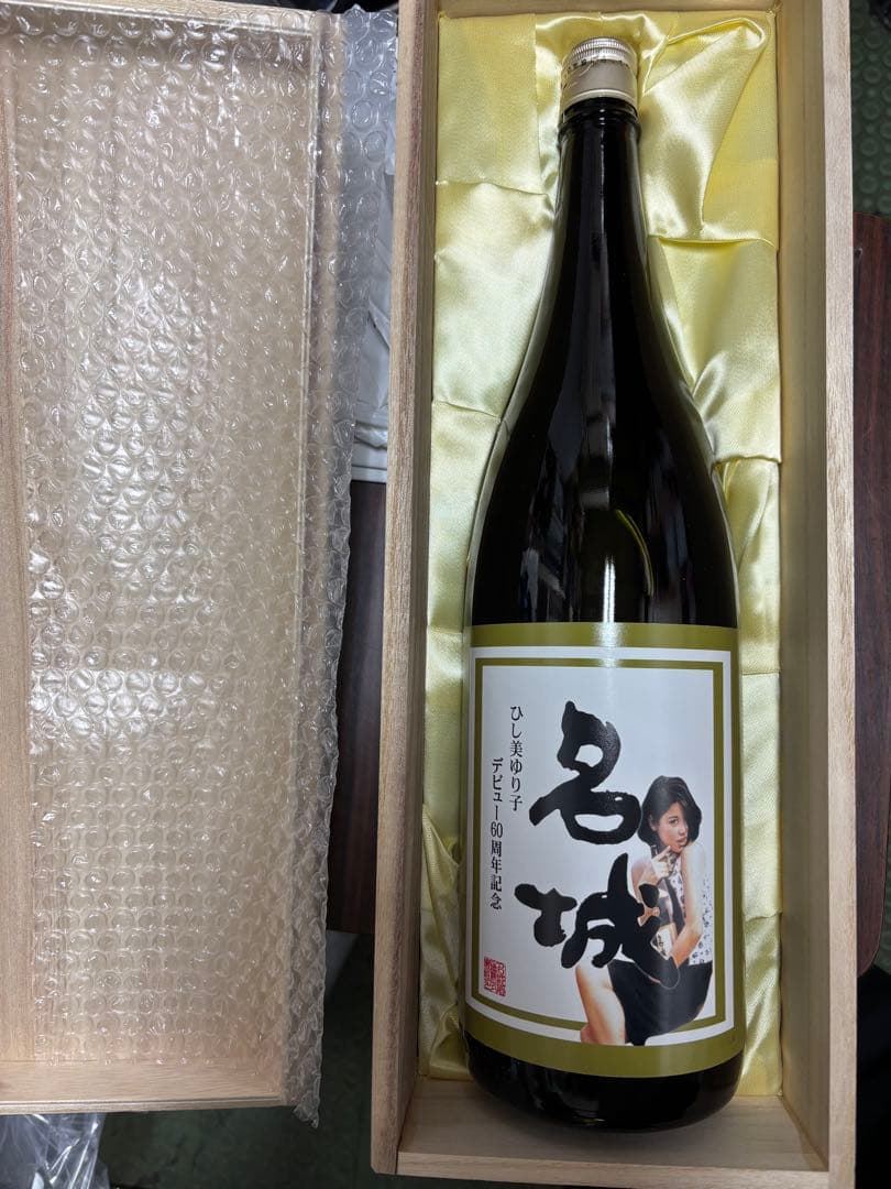 ひし美ゆり子 デビュー60周年記念 純米大吟醸酒 1.8L