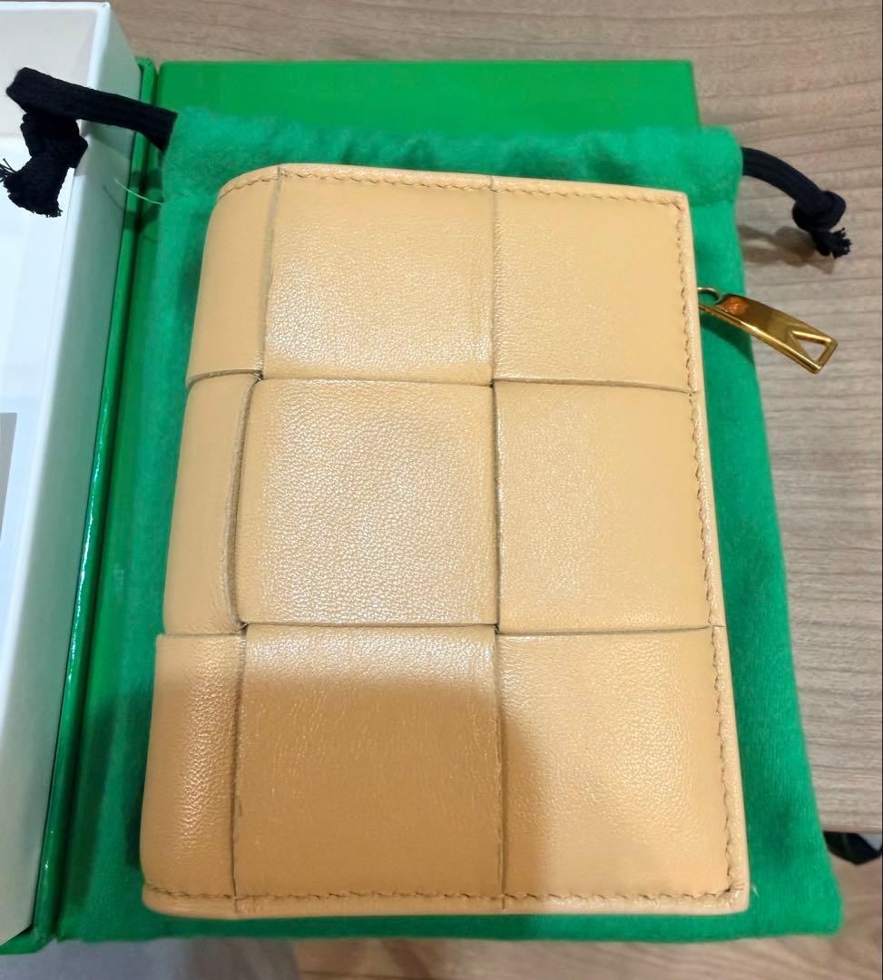 Bottega Veneta ボッテガ・ヴェネタ　二つ折りファスナーウォレット