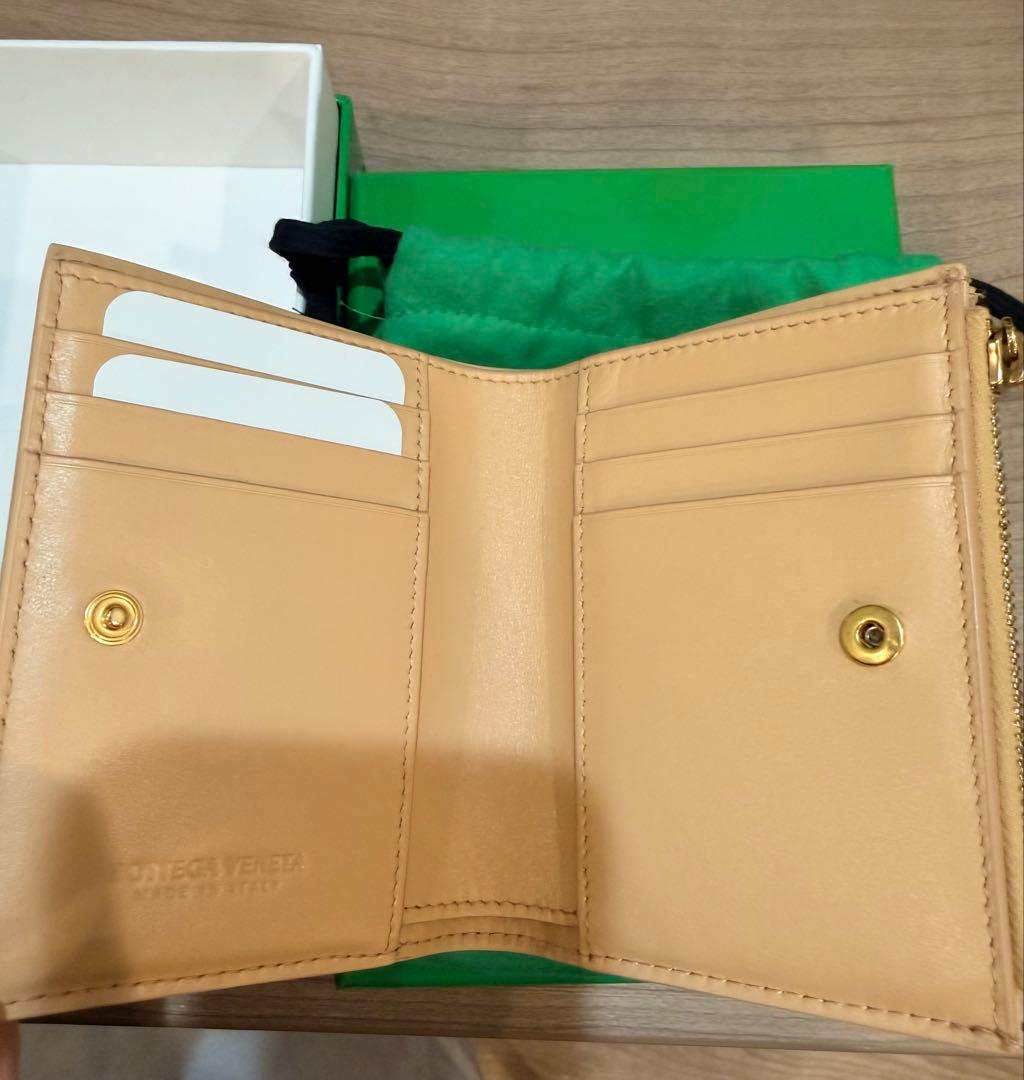 Bottega Veneta ボッテガ・ヴェネタ　二つ折りファスナーウォレット