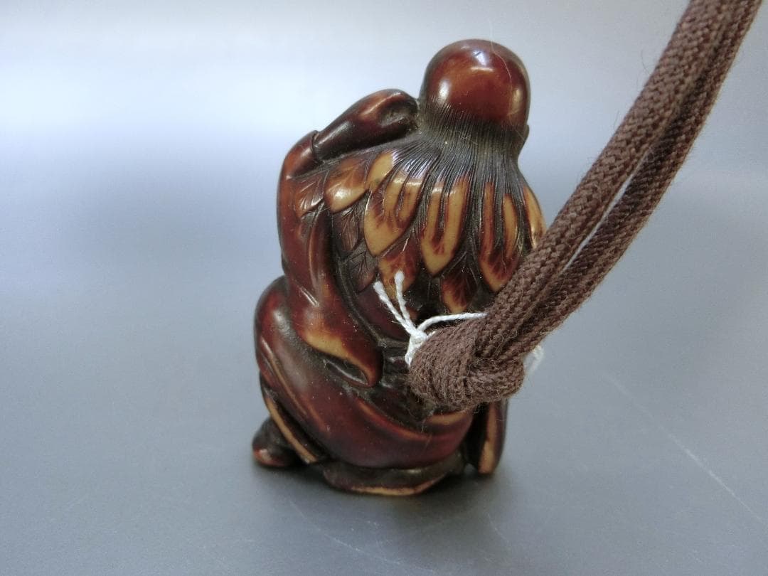 古色味！【根付　神様　仏様・38・提げ物　骨董　桑の神様？】◆収集　牙　紐止め