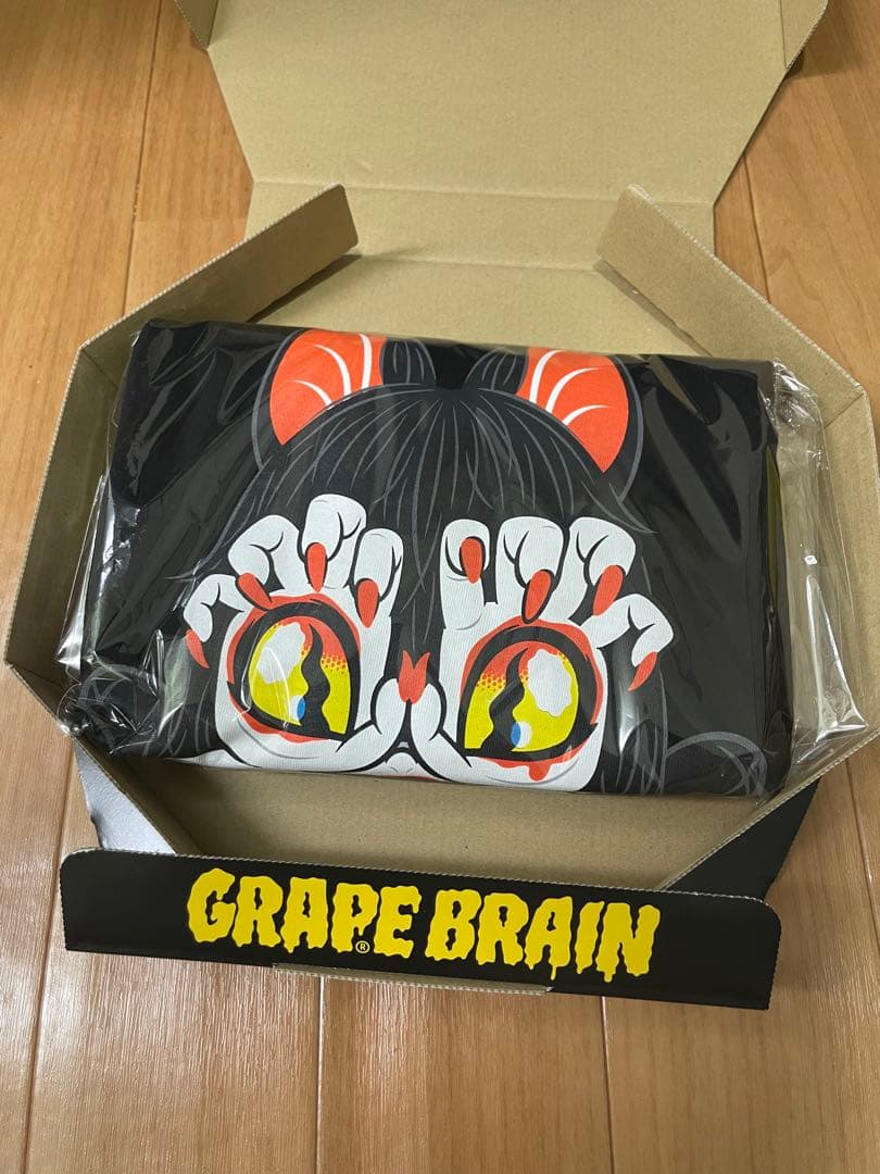 GRAPE BRAIN 戦慄！にぎるちゃん 222 ver. Tシャツ 白＆黒