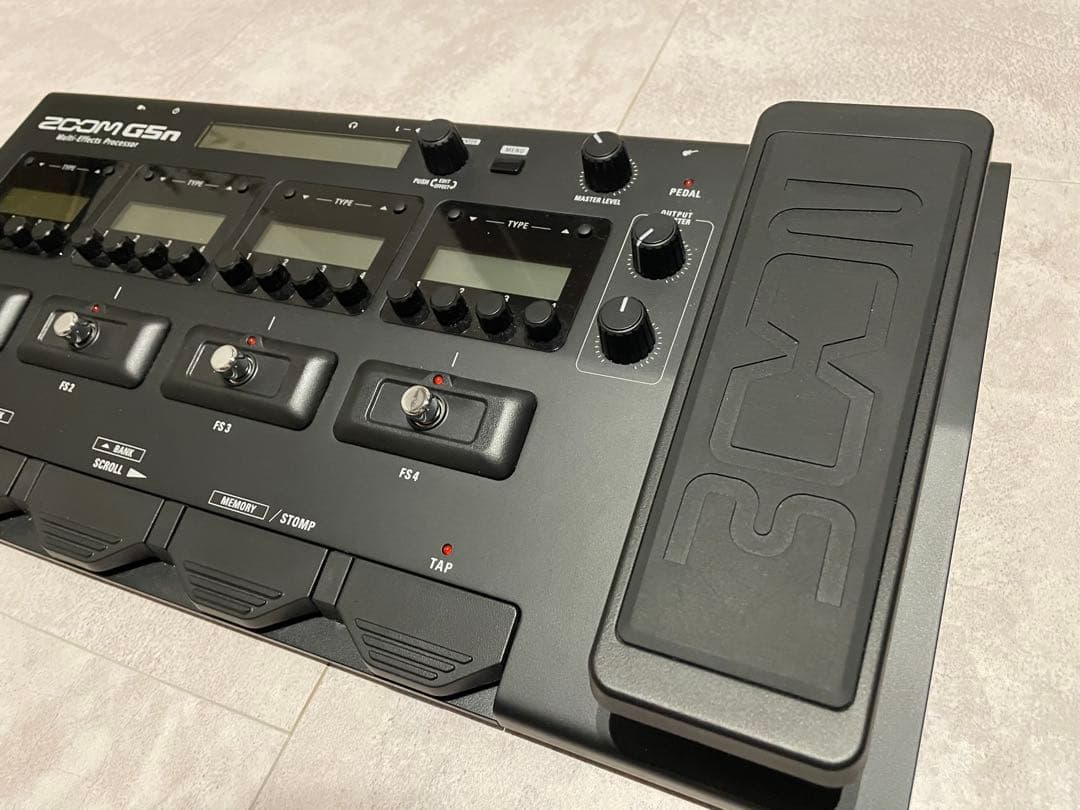 ZOOM G5n マルチエフェクター（ケース付き）