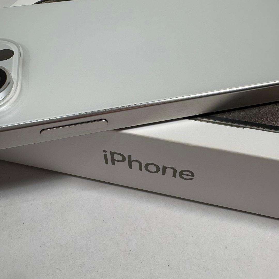 Apple iPhone 15 Pro ホワイトチタニウム　128GB本体