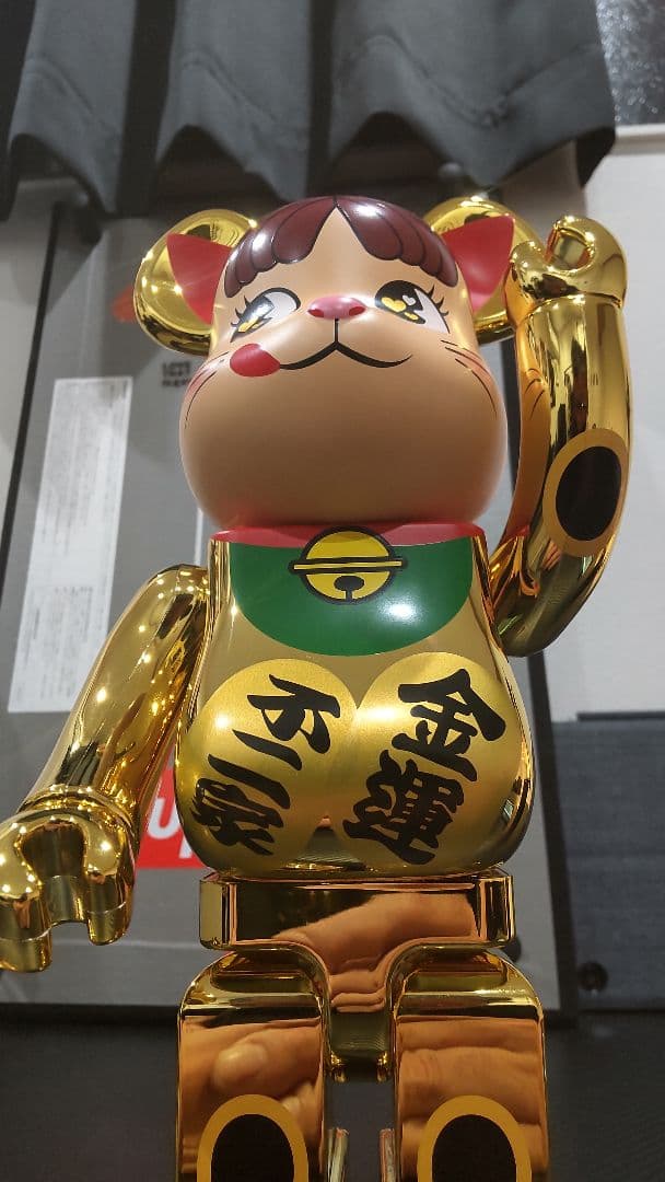 新品同様　ペコちゃん　大と小　招き猫　ベアブリック