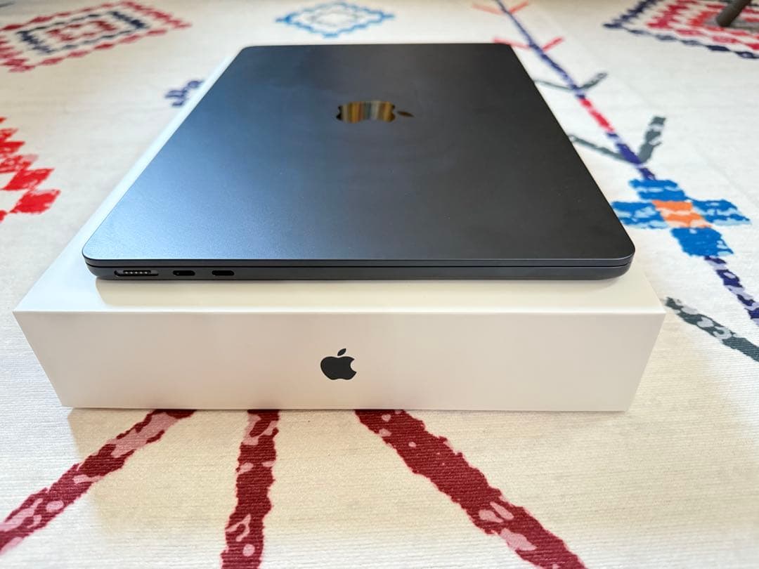 こ*き様 MacBook Air M2 バッテリー100%