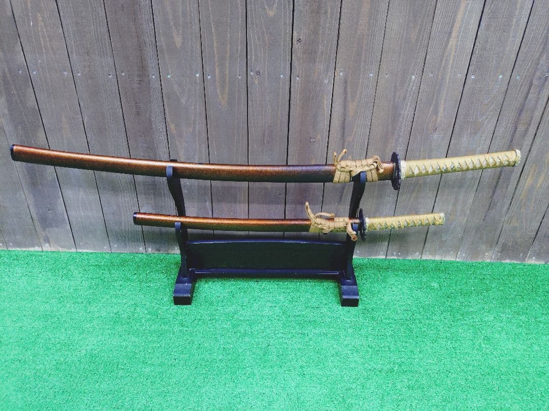 4-375 模造刀　2本　台座付き　大小　太刀　日本刀　鉄鍔