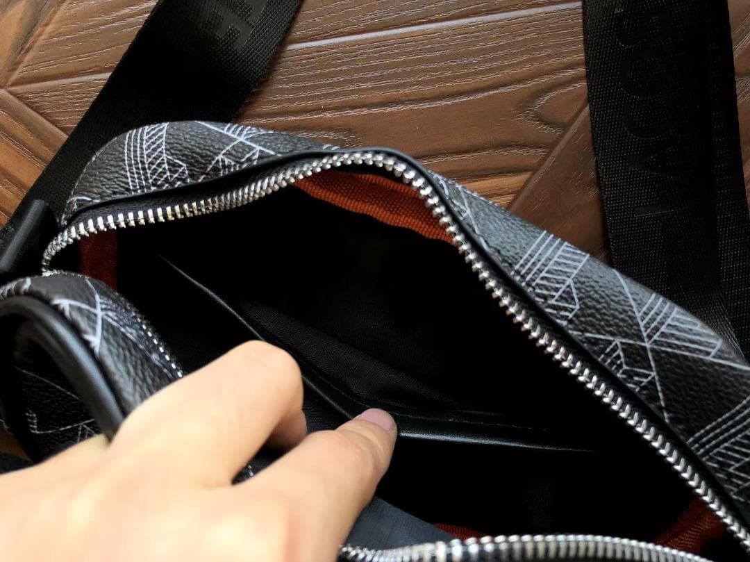 LACOSTE ショルダーバッグ