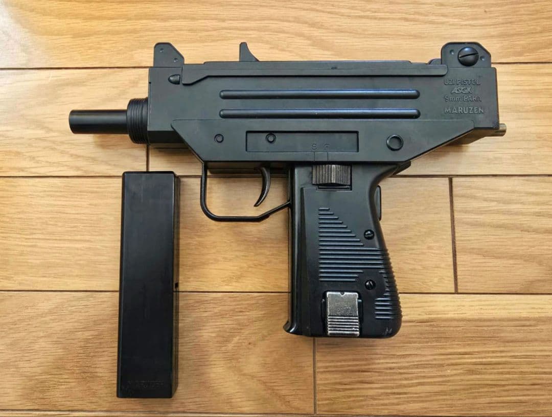 マルゼン製　UZIフルオートピストル